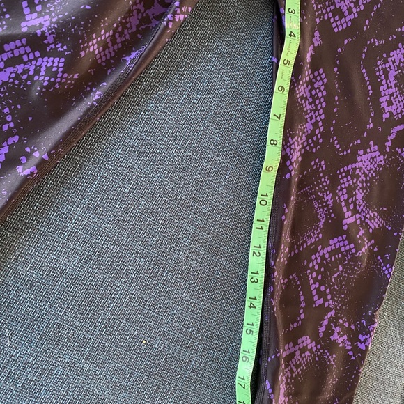 Silver Icing snakeskin capris - Picture 4 of 4